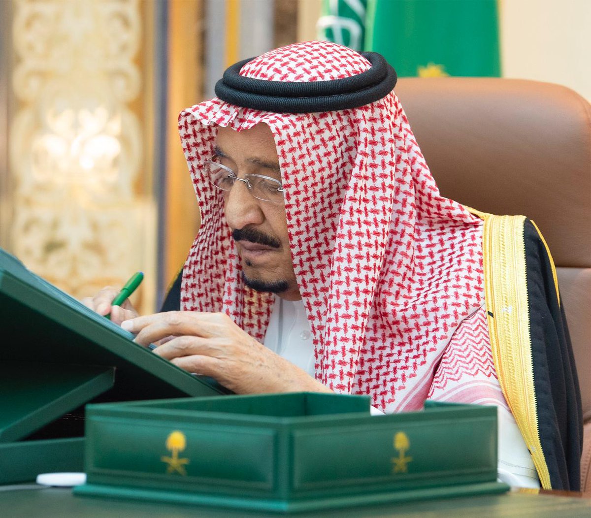 ⁧#مجلس_الوزراء⁩ يعقد جلسته برئاسة ⁧#خادم_الحرمين_الشريفين⁩ - عبر الاتصال المرئي - من مقره في مستشفى الملك فيصل التخصصي بالرياض.