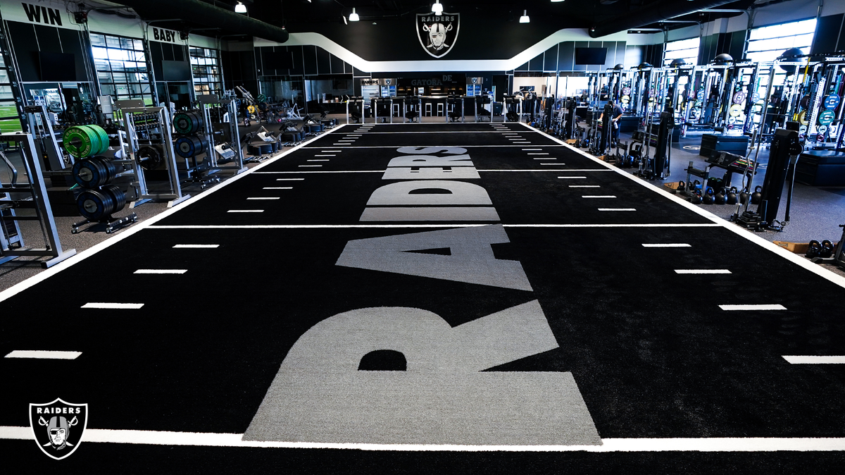 Raiders's tweet photo. Moving in. 

📸 » https://t.co/jIdTDt2ge6 https://t.co/0WwrrBoRTM