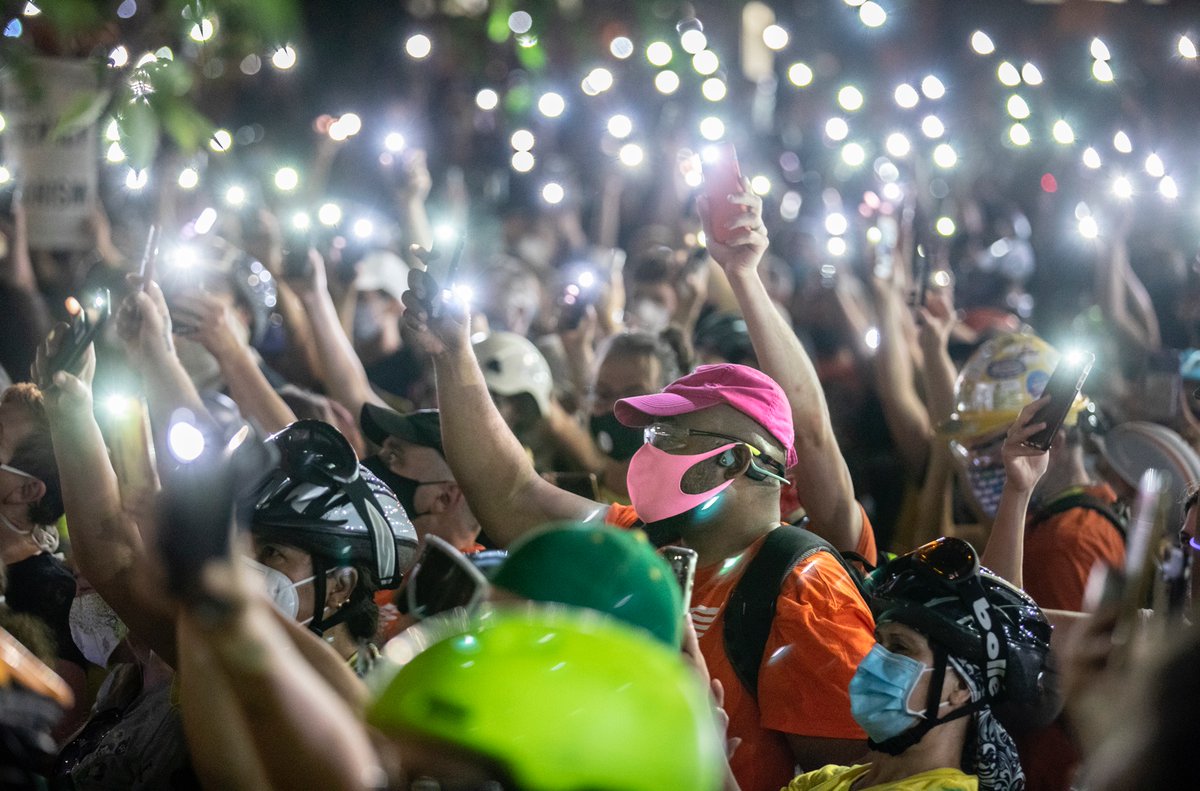 The crowd was at least triple(?) the size from the previous few nights. The earlier portion of the evening was led again by the Moms.