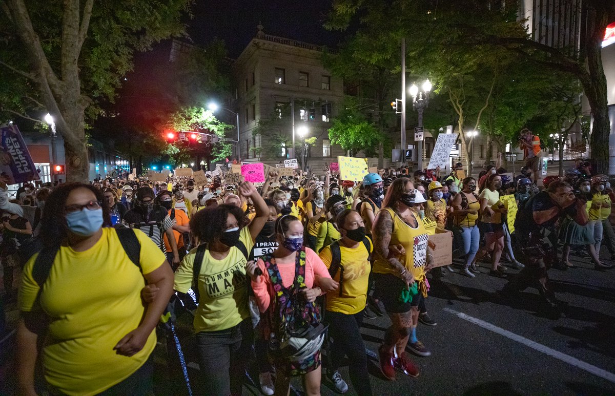The crowd was at least triple(?) the size from the previous few nights. The earlier portion of the evening was led again by the Moms.
