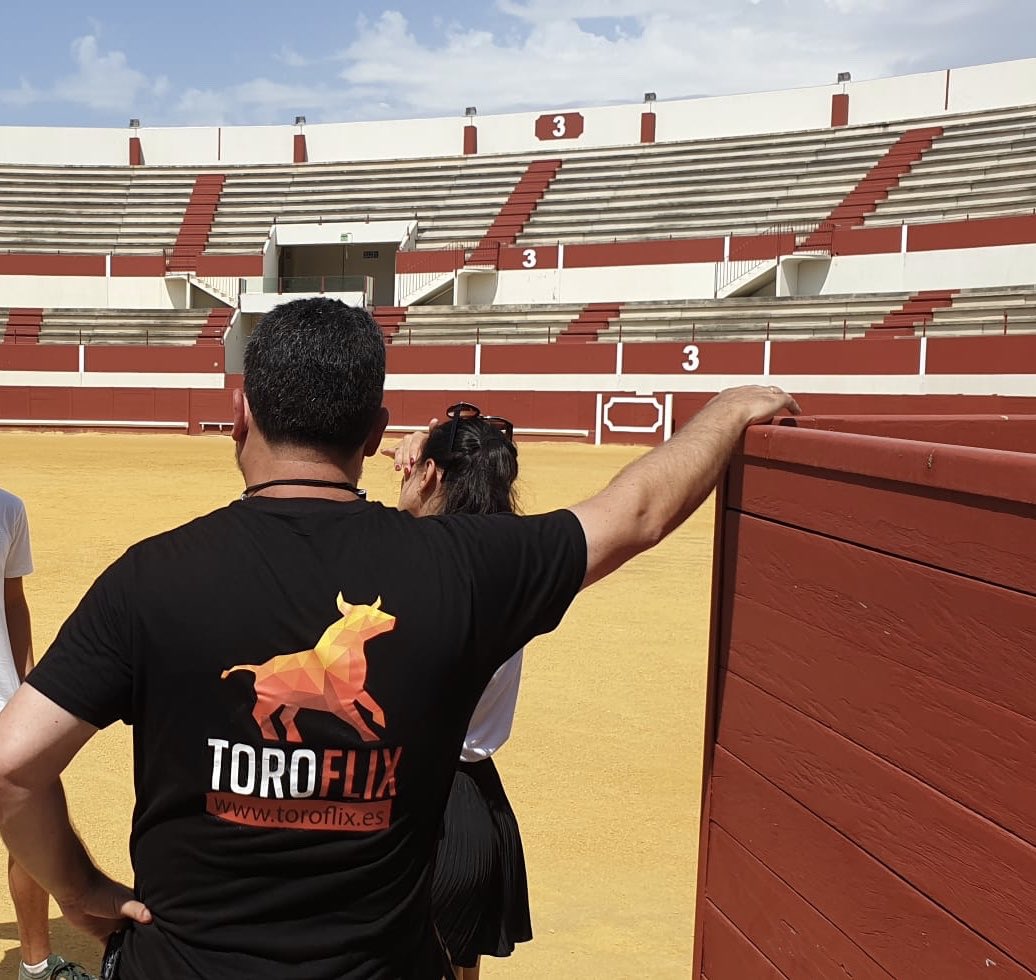 etcurroguillen's tweet photo. Magnífica mañana hemos pasado con el reportaje que nos han hecho los amigos de la plataforma @toroflixES. Los chavales han disfrutado como nunca, y todo bajo las más estrictas normas de seguridad como manda la situación. Pronto lo veremos, no se lo pierdan!!!! https://t.co/7ZXKkqbkmm