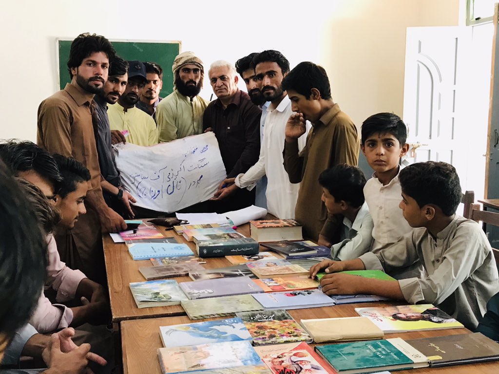 NallPublic's tweet photo. پبلک لائبریری نال کی رونقیں 
ڈاکٹر عطاء اللہ بزنجو صاحب کا نال لائبریری آمد سنگت اکیڈمی آف سائنسز کی جانب سے عطیہ کردہ کتابیں حوالہ کردیا گیا
طلباء رابطہ کمیٹی نال نے شکریہ ادا کیا https://t.co/3QDebElwHl