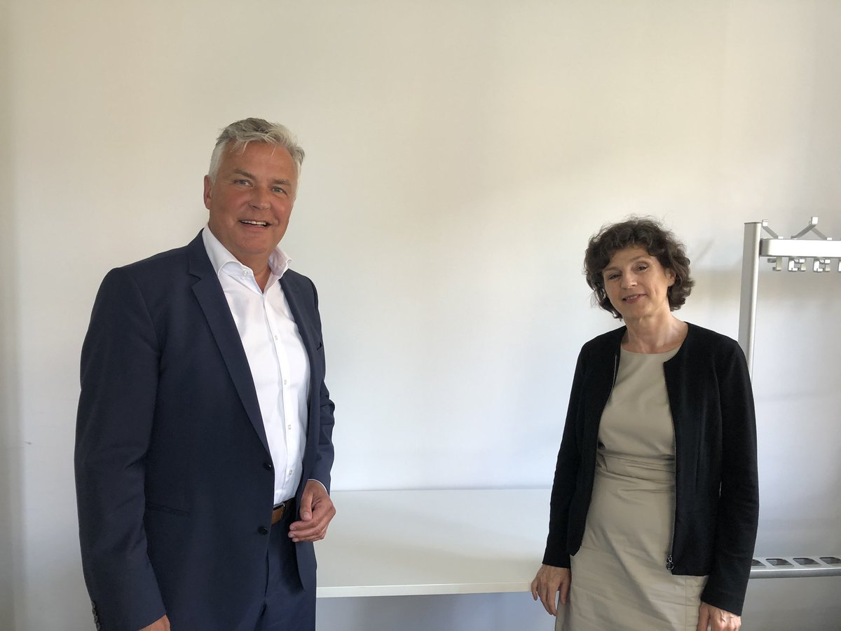 Austausch mit der Präsidentin des #BfS Frau Dr. Paulini 
Das #BfS gibt zukünftig aus der #Lausitz Antworten zu Strahlenschutz und Gesundheit mit dem Kompetenzzentrum Elektromagnetische Felder.<a href="/SvenjaSchulze68/">Svenja Schulze</a> hält Wort mit der Zusage nach innovativen Instituten im Revier Lausitz.