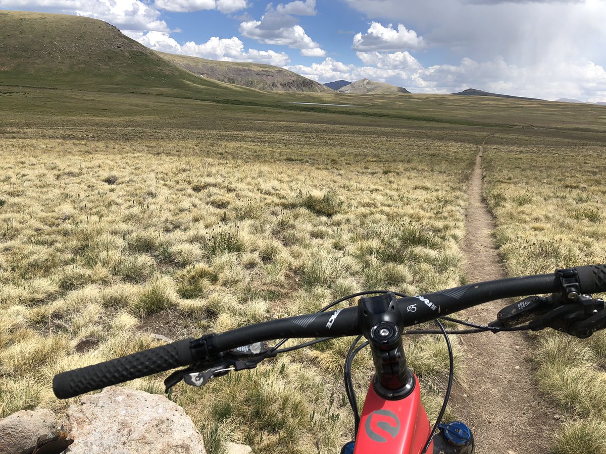 DaveKoehnPxP's tweet photo. Touring the Rockies on two wheels. #NeverGetsOld 🚵‍♀️ https://t.co/PmeR8ZxKx6