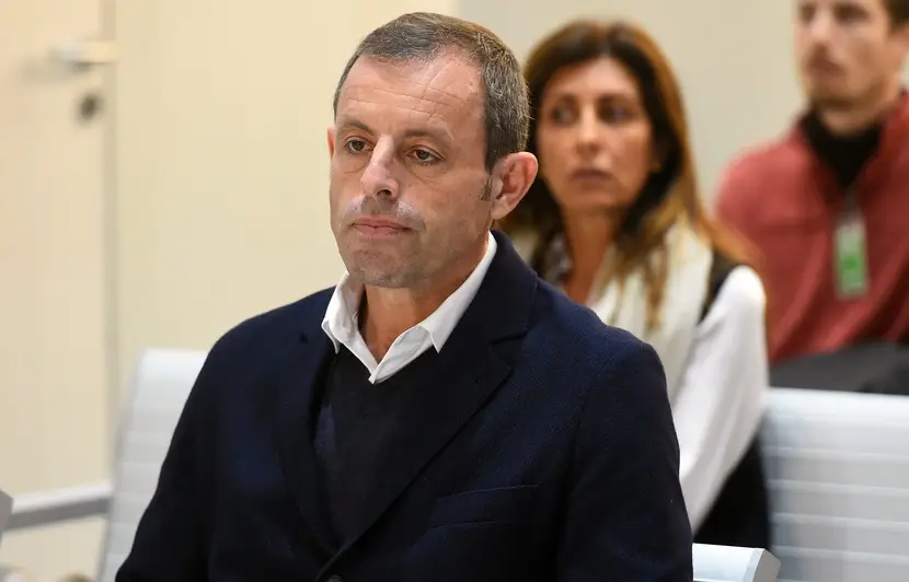 En janvier 2014, suite à l’ouverture d’une investigation sur les irrégularités de ce transfert par le juge de l’Audience Nationale d’Espagne, Pablo Ruz, Rosell est contraint de démissionner de son poste laissant place à Josep Maria Bartomeu, Rosell sera inculpé en juin 2014.