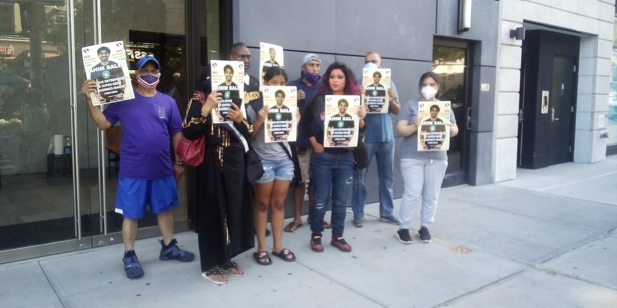 EastHudsonSham's tweet photo. #rememberingfahim vigil for #fahimsaleh outside his #lowereastside #nyc building
#gokada #tyresehaspil https://t.co/ydc71BuyKq
