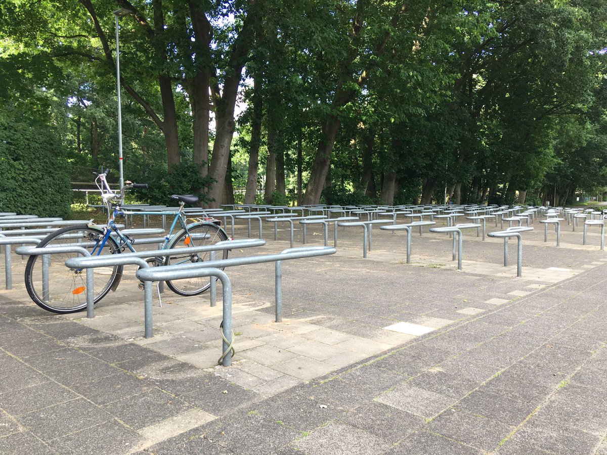 annalytika's tweet photo. What vehicle would you choose for going to the pool on a sunny summer evening? 🤨 My classical #Drewer bike felt a little lonely there: ⬇️ https://t.co/MReLEN6BaY