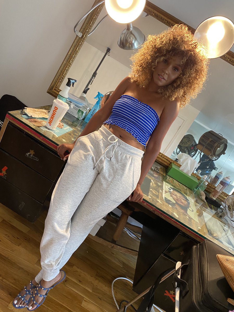 TimeWithTrish's tweet photo. I am so grateful beyond measure.  It has been an amazing day. Thanks to these two amazing people.  @KeithMajorPhoto @daurisatessier #daurionthebeat #TimeWithTrish #BelieveAndAchieve #Photoshoot #Model #Actress #Photogrpaher #KeithMajor 🤩🔑💫 #TellYourStoryBeforeItTellsItself https://t.co/KHLAl6mHgf