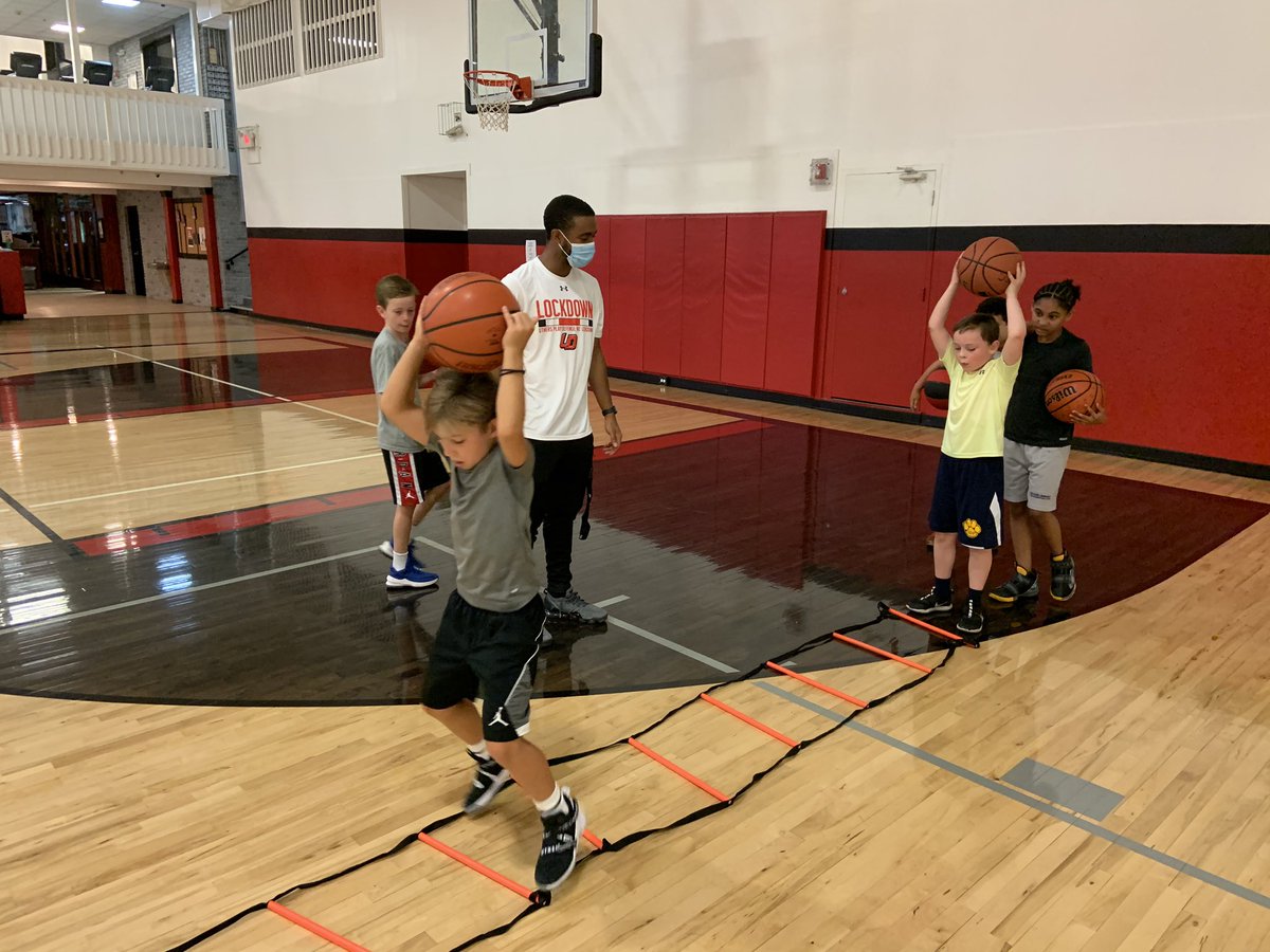 ChicagoLockDown's tweet photo. We’re back at it this week with our Complete Player Clinic! 🔒⬇️ @NickHolmes___ @bradleyd43 https://t.co/Rj0flF711W