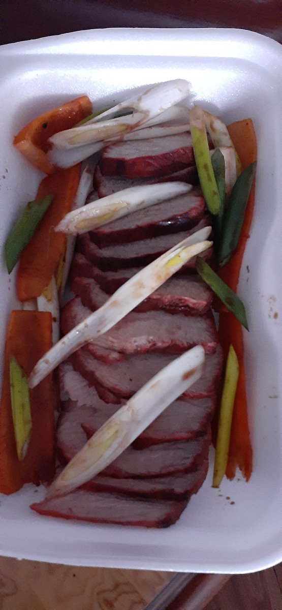 Maestrolee5's tweet photo. Lomo de cerdo marinado por 24 horas asado al horno acompañado con arroz especial.
#delivery
De martes a sábado hasta las 5p.m. domingo 1pm
#maestrolee 
#comidachinavenezolana
#arrozchino 
#lomito 
#merida 
#quedateencasa 
#delivery
https://t.co/jwmzAeVM18 https://t.co/G5uYyYCK7N
