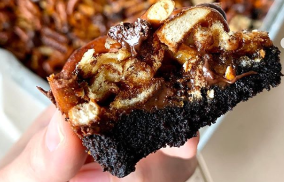 CBCHereandNow's tweet photo. Want some salted Oreo caramel crunch bars and to support Black and Indigenous groups? 
Tomorrow only from the Bake Sale for Better on IG: 

https://t.co/mrx9R7lOsh https://t.co/kzQKltL7X1