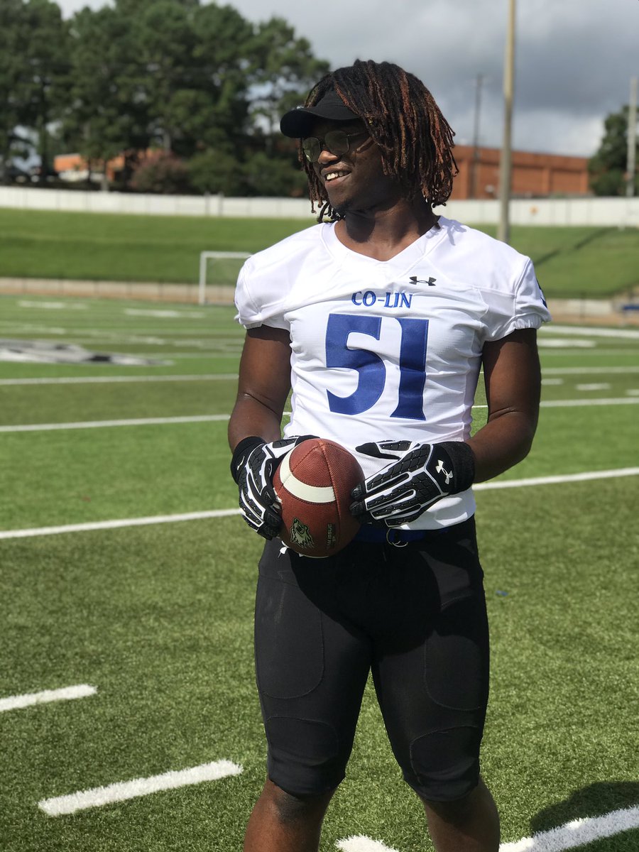 DFranklin_52's tweet photo. I enjoyed myself today @ Co-Lin CC 🐺🖤💙 @CoLinFootball https://t.co/OsHg4IugaR