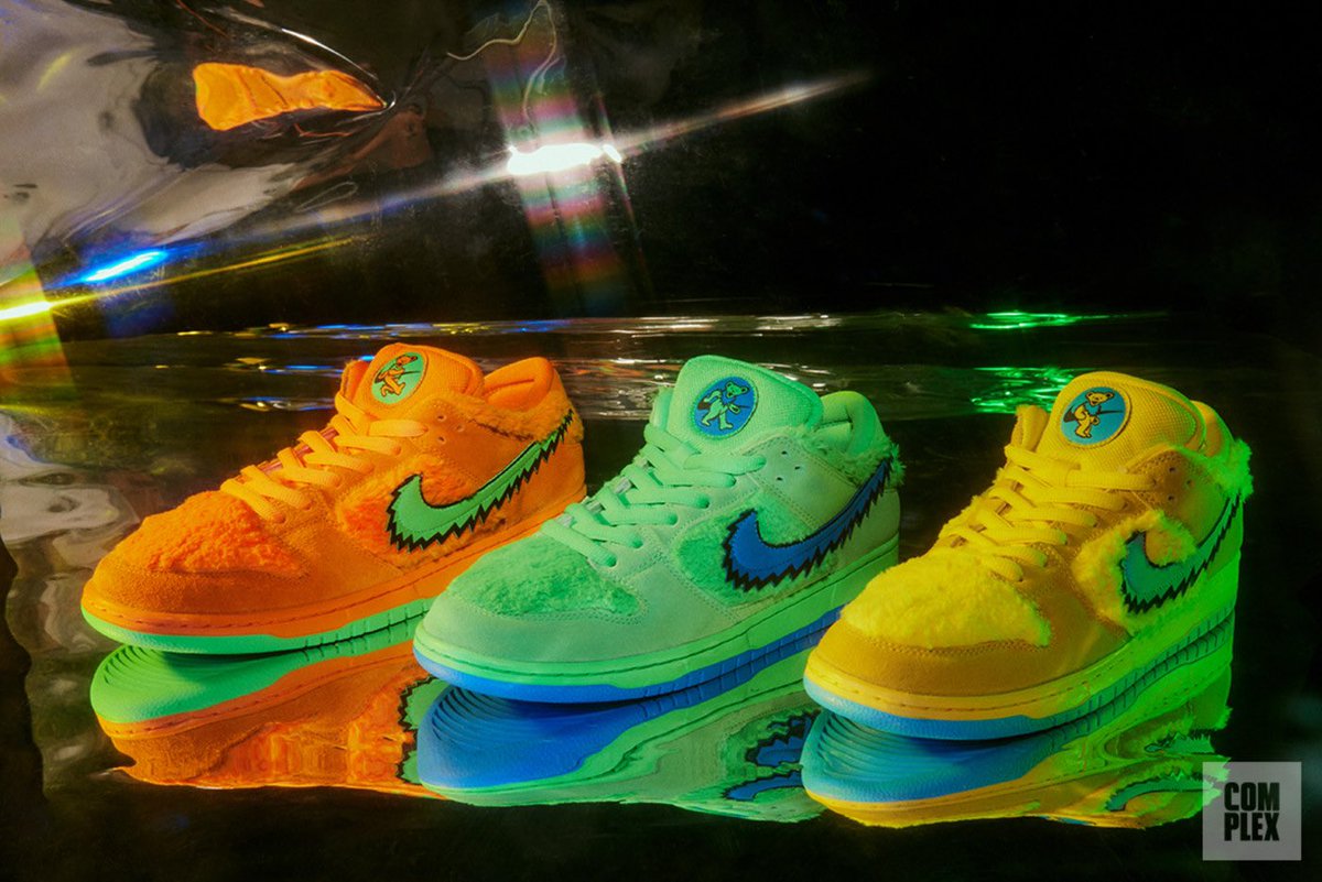 ComplexSneakers's tweet photo. The wider Grateful Dead Dunk release is coming, which means your Ls are almost here.

While you wait, read this unforgettable interview with the one and only @BillWalton.

READ: https://t.co/aOrLKrScCb https://t.co/fvvt0cwJMc