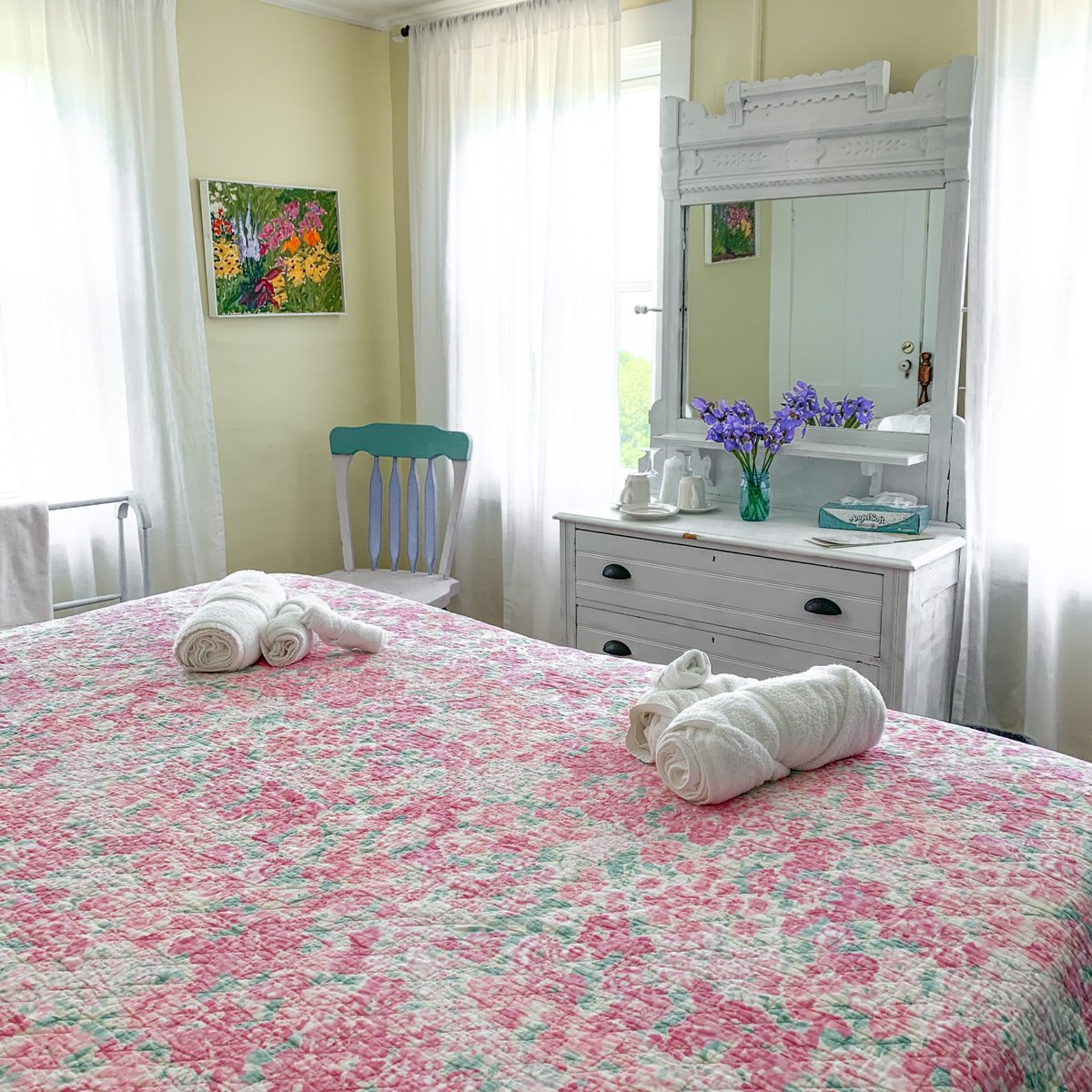 BlockIslandVaca's tweet photo. Beat the heat and come to Block Island! We have three great mid-week deals available! 🧊🍦🍹🏄🏻‍♀️🌊
~southeast room 7/22-7/24
~northeast room 7/22-7/24
~south apartment 7/22-7/25
 Book now before they’re gone! https://t.co/9rFmsBVsBS