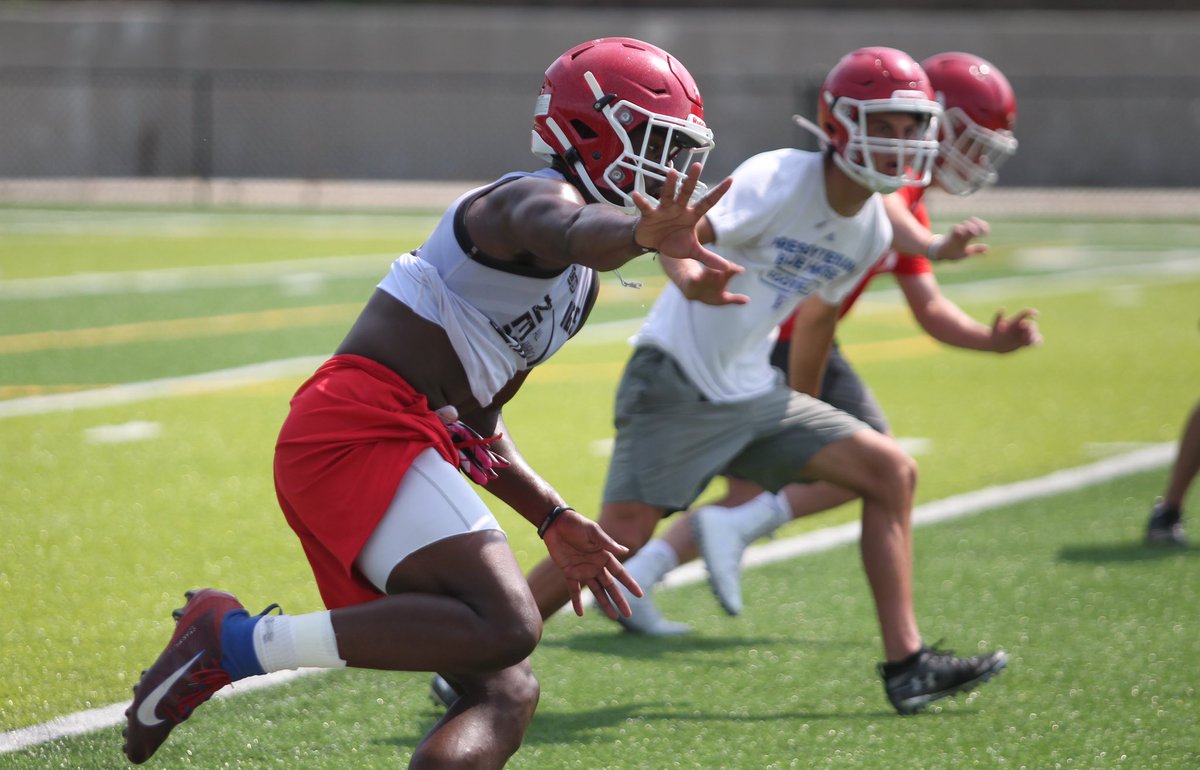 BHMunro1's tweet photo. The Jefferson football team continues its summer work. @coachtomparker https://t.co/Zy7JU78K2I