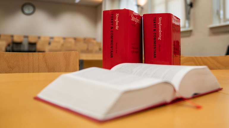 Meppeler moet acht maanden zitten voor inbraken: Een 24-jarige man uit Meppel is veroordeeld tot acht maanden cel, waarvan twee voorwaardelijk voor twee inbraken in Meppel en Staphorst en heling...