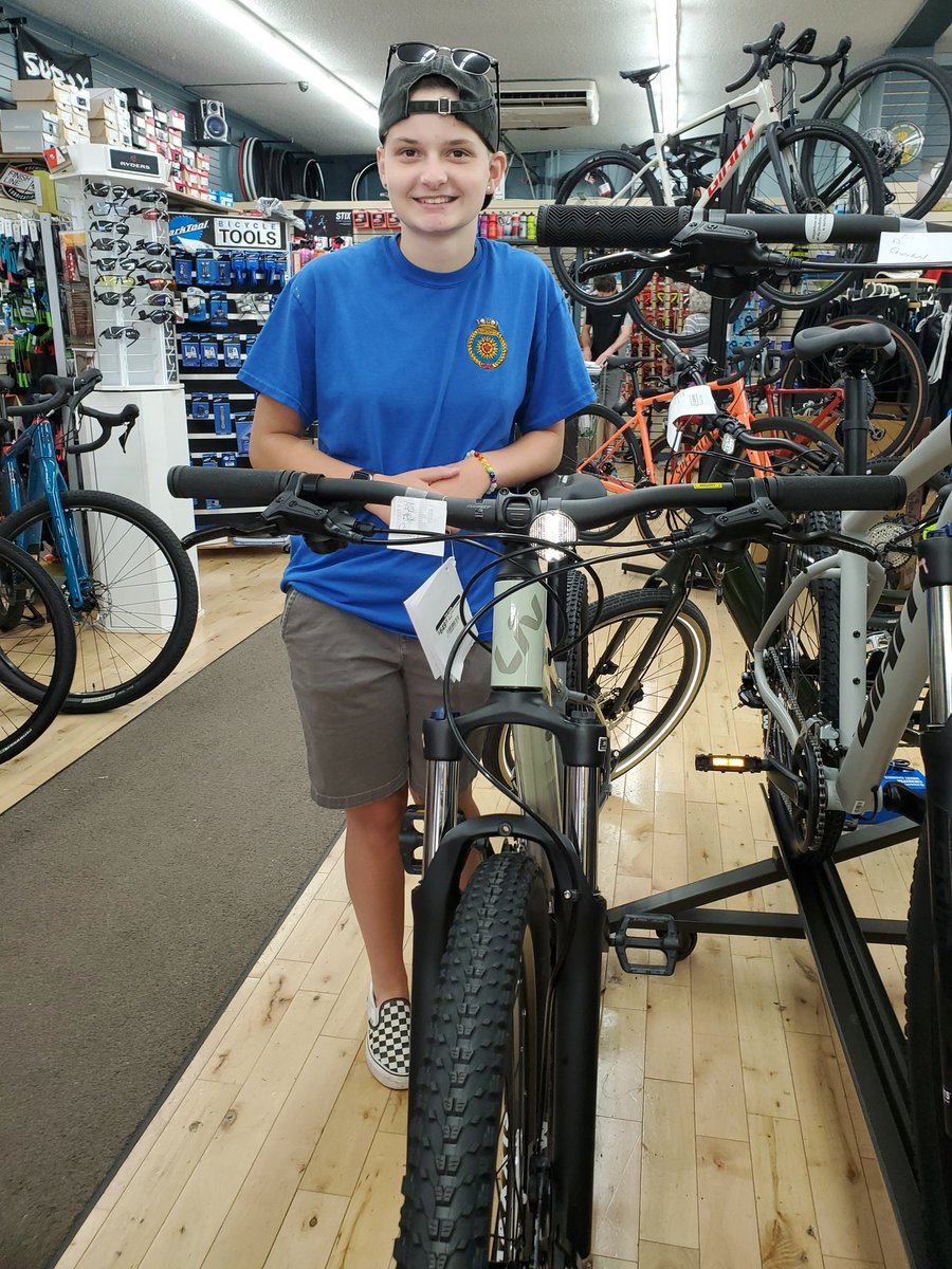 Broken_MacAtom's tweet photo. New wheels!!! Thank you @HubCycleInc to my Mom and Dad, my Nan and Pop and my aunt Stephanie #LIV https://t.co/WfcgnHSdld