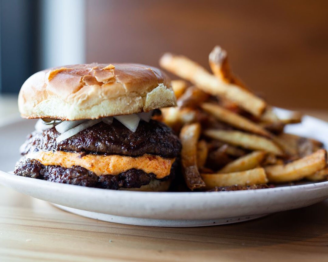 LegacyMakerMeat's tweet photo. Just to make you hungry- The folks at Daredevil Hall have been making WONDERS out of our burgers for quite some time - check them out! This is their Juicy Brewcy ;)
Thanks Luke Duncan for the pic!
#legacymakermeats #legacyexperience #daredevilhall https://t.co/BgEDOCCLIU