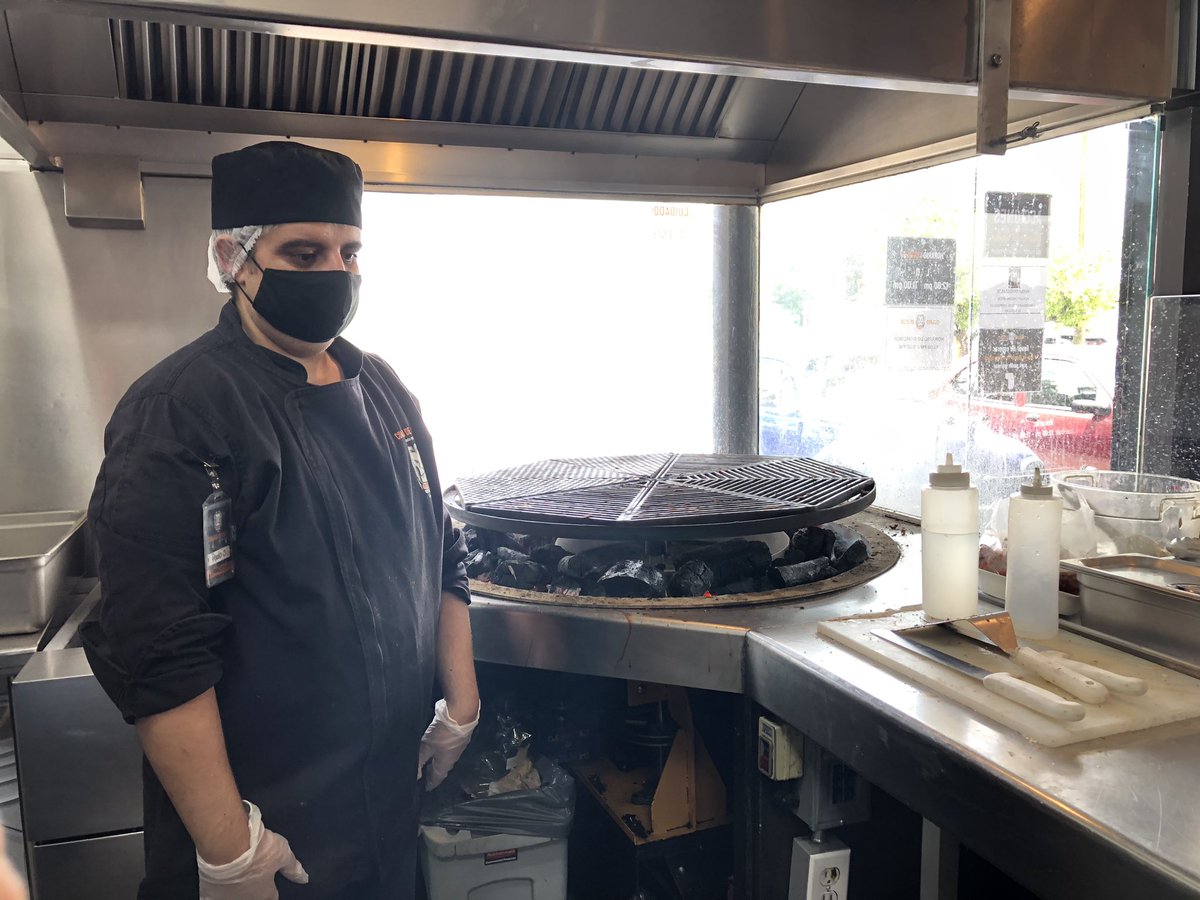 victormramirez1's tweet image. “Fiesta para la bestia” @CuartodeKiloMX empresa de hamburguesas 100% de origen Tapatío cumple 10 años y busca expandirse a Estados Unidos para competir en el mercado de las hamburguesas más Grande de la región. Mucha suerte y que sean muchos años más.