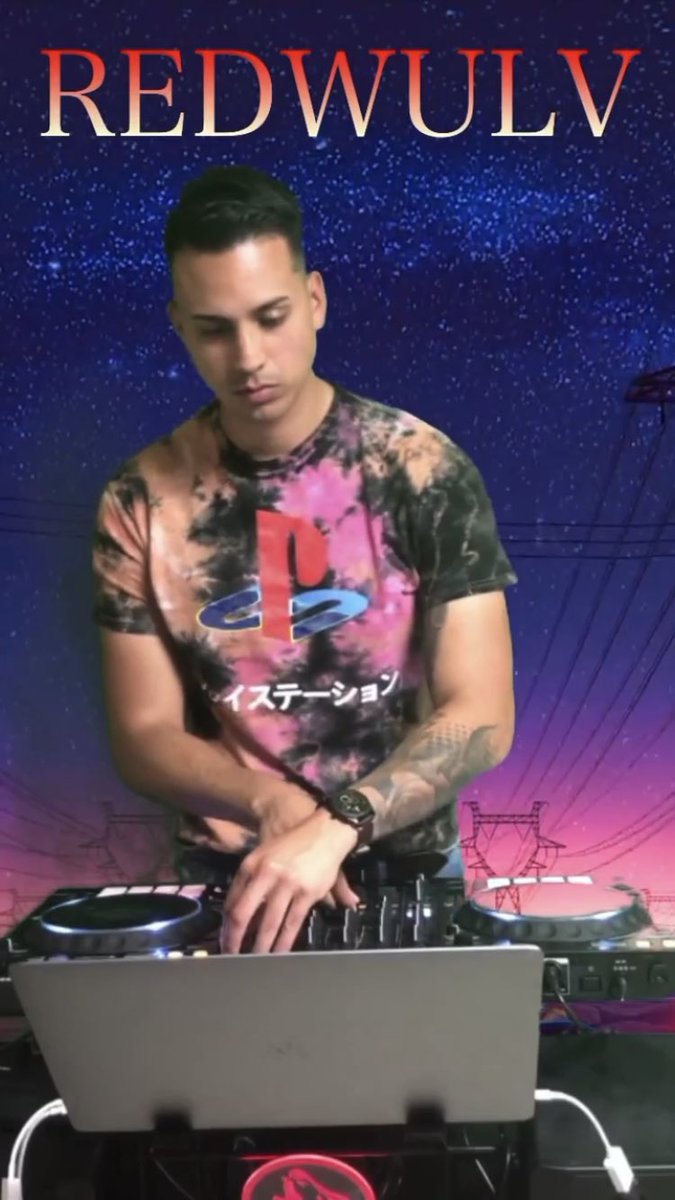 redwulv's tweet photo. Dropping dem sweet house lesbian beats 🔥🔥🔥 #housemusic #live #Trending https://t.co/G0r7fhvfnC