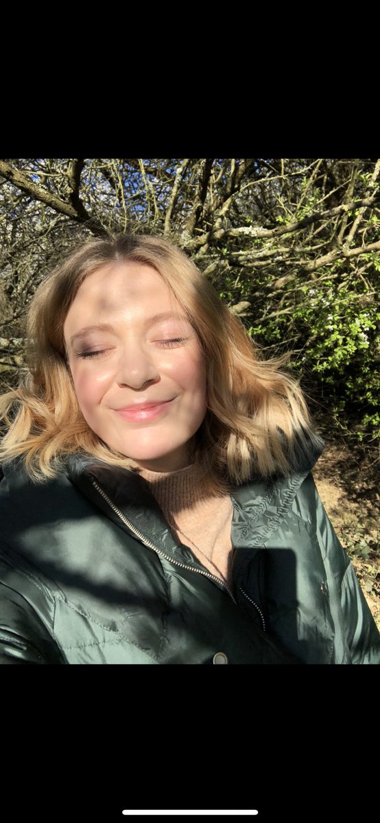 laurababek's tweet photo. @lilsoybeanbaby Really, really hated my nose when I was a teenager but now like it from most angles. However sometimes I see photos of my side profile and still think to myself that it’s huge and immediately delete them. Doesn’t help that’s it’s also always really red without make up lol https://t.co/nTIjuRKnJh