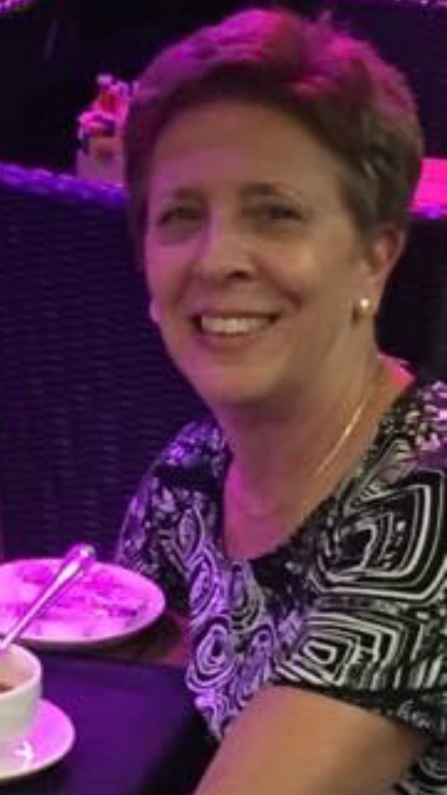 I was a terrible kid in grade 9 and thought being smart was the most uncool thing. For some reason my HS biology teacher, Louise Bérubé, pushed and encouraged me towards science and that truly changed my life. I think about her and her class a lot. 2/6