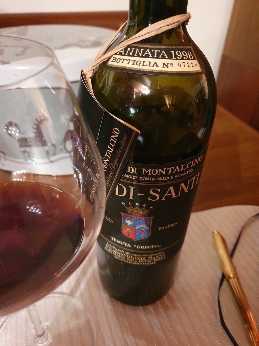 Fue un privilegio catar estas joyas de #Vinos #BrunellodiMontalcino 'Biondi Santi'🍷🍇😍 'Il Greppo' #Sangiovese #Montalcino #Toscana #Italia #NYSommeliers #Wines #Vinos #Vinefilos #WineTasting #Vins #Wineblogger #CatadeVinos #WineTasting #Vins #NYSommeliers ( Petals, Moca, berry