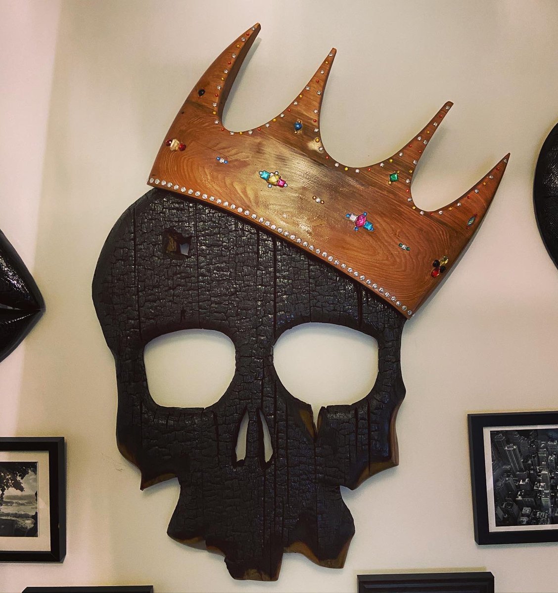 verbal_emcee's tweet photo. I’m thinking of doing a limited run of 20 of these skulls with the biggie crown, you think I can sell these bad boys for some serious dough? Who’s down? https://t.co/IscnHy6Ulj