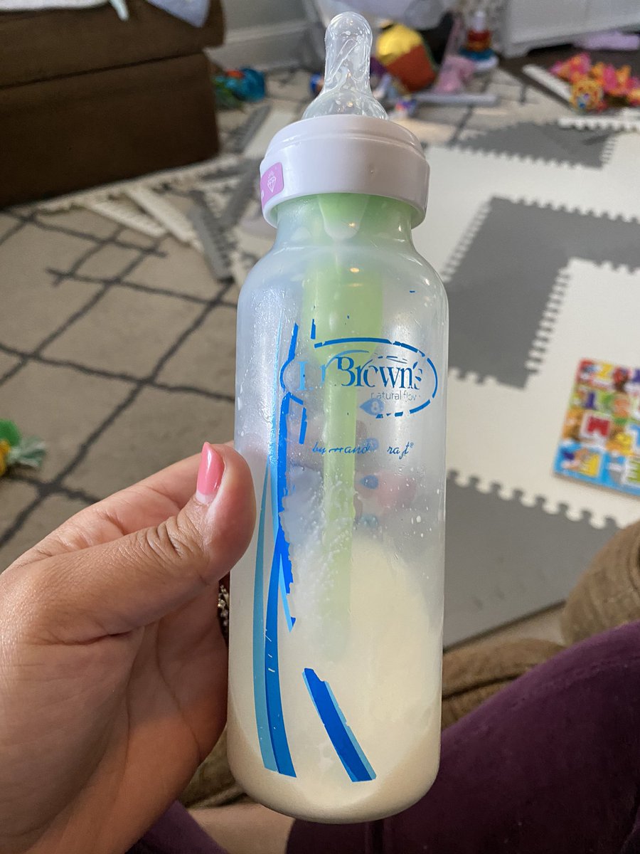 StephG194's tweet photo. Why is the paint coming off this @drbrownsbaby bottle, use the dr browns baby bottle brush. Under 2 years old https://t.co/sRNaDfv3QQ