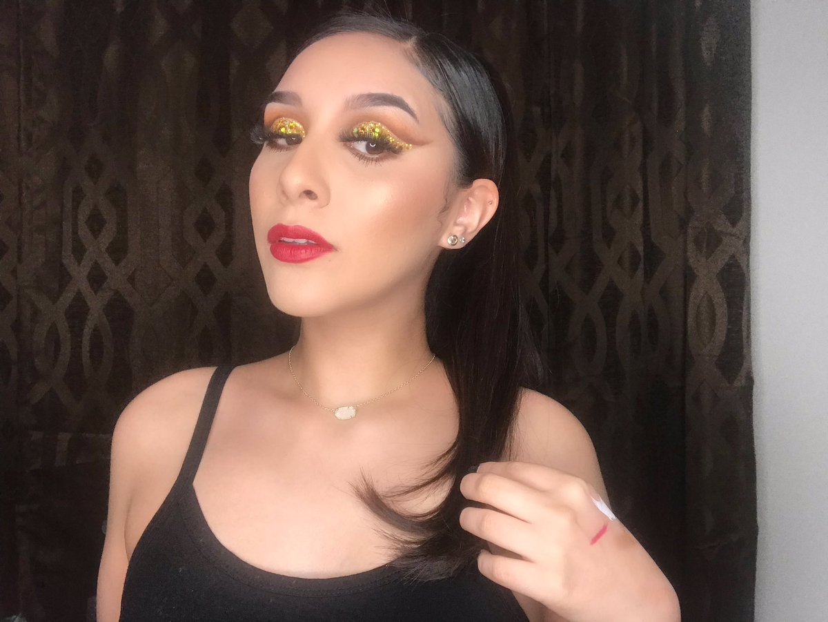 DaniellaDakota's tweet photo. Last nights look 👀💛🧡 what do y’all think? 🥰 

Celebrated 💯 Subscribers 🎉🥳 on Facebook Live (Daniella DK) last night 🤩 I just want to say thank you to my 105 subscribers! On the road to 500 😯🙏🏼🥳 

#morphebrushes #morphebabe #morphe #morphefeatures #youtube #makeup https://t.co/UcT6mtTqf0