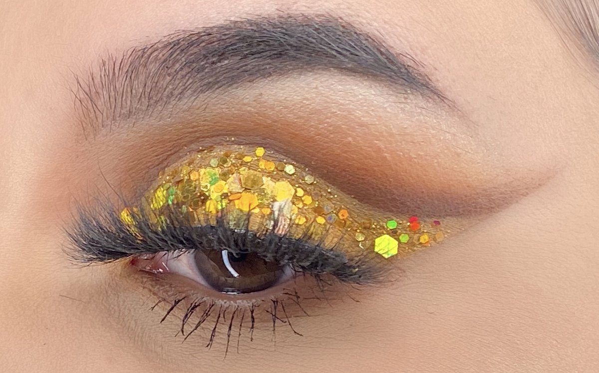 DaniellaDakota's tweet photo. Last nights look 👀💛🧡 what do y’all think? 🥰 

Celebrated 💯 Subscribers 🎉🥳 on Facebook Live (Daniella DK) last night 🤩 I just want to say thank you to my 105 subscribers! On the road to 500 😯🙏🏼🥳 

#morphebrushes #morphebabe #morphe #morphefeatures #youtube #makeup https://t.co/UcT6mtTqf0