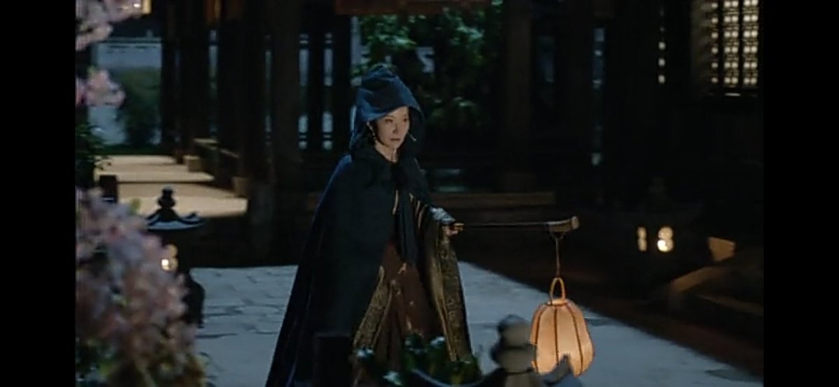 How is this a good disguise? You literally moving around in those BIG robes and a LAMP