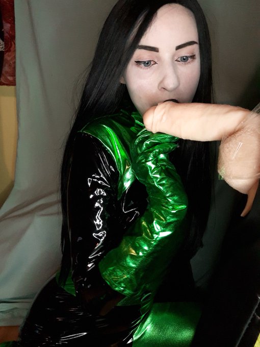 2 pic. I stole Kim Possible's bf just so I could suck his cock ??

#femboy #sexycosplay #nsfwtwitter