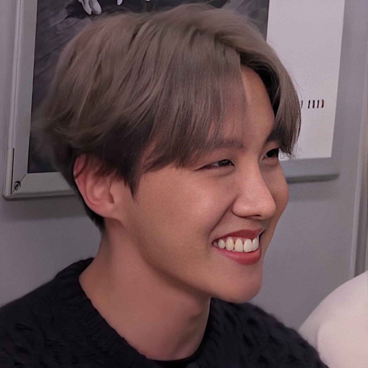 jung hoseok sorrindo — uma thread que vai te deixar boiolinha.
