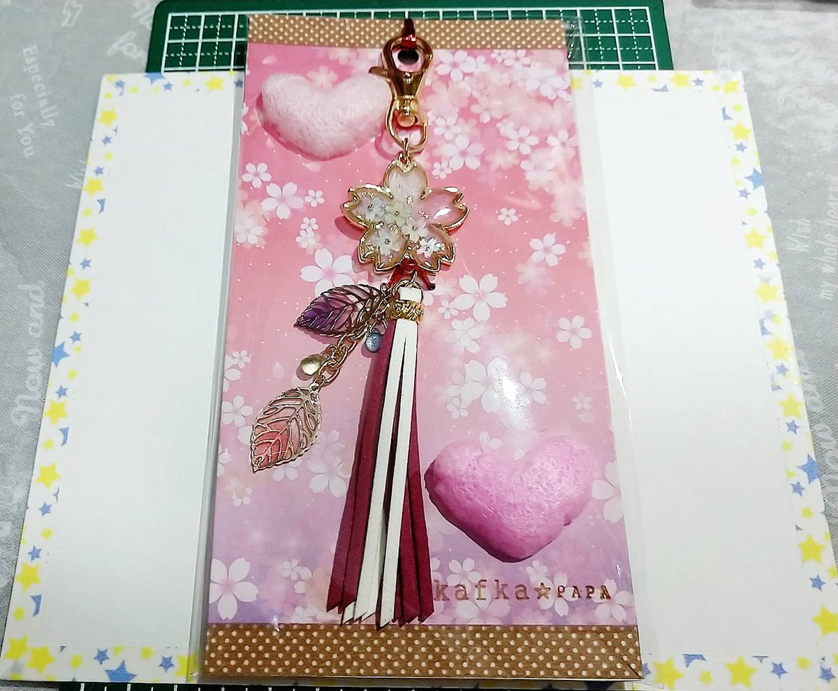 Kafka Papa ハンドメイド Twitterren 先日嫁入りした子の梱包例 作品の色と気分で色紙を変えてます 桜の彩りバッグチャーム 旧作アウトレット きらきら星のファンシーバッグチャーム 星露のヘアゴム 薄紫霞と桜爛漫バッグチャーム ピンク Kafka Papa ハンドメイド Twitterren 先日嫁入りした子の梱包例 作品の色と気分で色紙を変えてます 桜の彩りバッグチャーム 旧作アウトレット きらきら星のファンシーバッグチャーム 星露のヘアゴム 薄紫霞と桜爛漫バッグチャーム ピンク