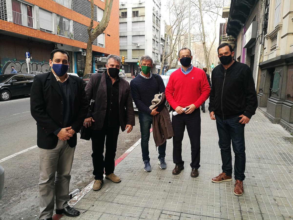 Reunión de directores de deporte en representación de <a href="/CIDDEPORTE/">CIDDEPORTES</a> con autoridades nacionales <a href="/ferraripabloUY/">Dr. Pablo FERRARI</a> @dr_lorente y <a href="/Sebabauza61/">Sebastián Bauzá</a> de <a href="/UyDeporte/">Secretaría Nacional del Deporte</a> para tratar la temática de la reglamentación de la ley del deporte y futuros aportes desde el colectivo. <a href="/cintendentesuy/">Congreso de Intendentes</a>