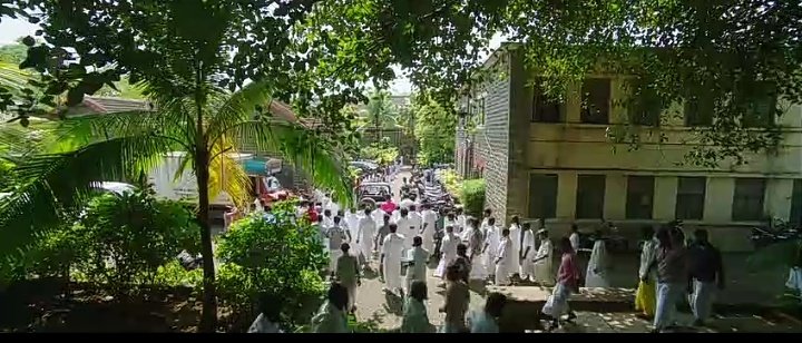 Viswasam  #ThalaEntry Thread: That is a collector's office.. People were with quarrels. Sudden buzz from the entrance.Seems like someone is coming. His Jeep is spotted. People in huge numbers are waiting. And the camera is moved to the left wheel of the jeep. 