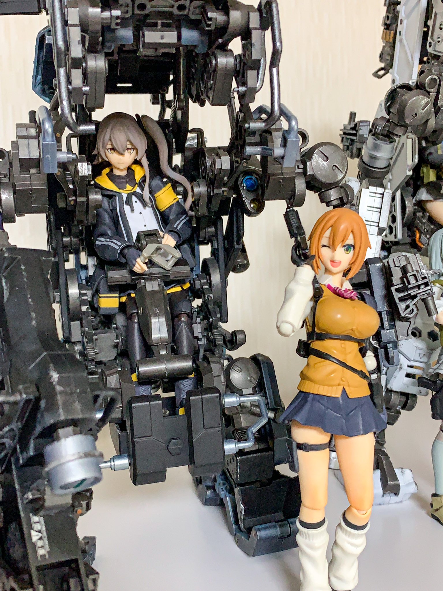 ねいねい Ar Twitter ホライゾンとfigmaで遊びたい 45姉は後ろ髪を外して ホライゾン側の側面ロックを一段開けた状態でなんとか乗れる感じ リトルアーモリー系はやや小柄なのもあって相性抜群 とっても遊びやすい ホライゾンズ ヘキサギア T Co