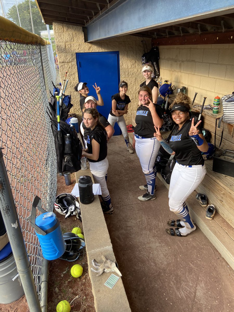 DvilleSball's tweet image. 2020 Seniors go out with one final game!   Thanks to all that made this night possiable!   #2020senior #onefinalgame #family @mountvernonnews