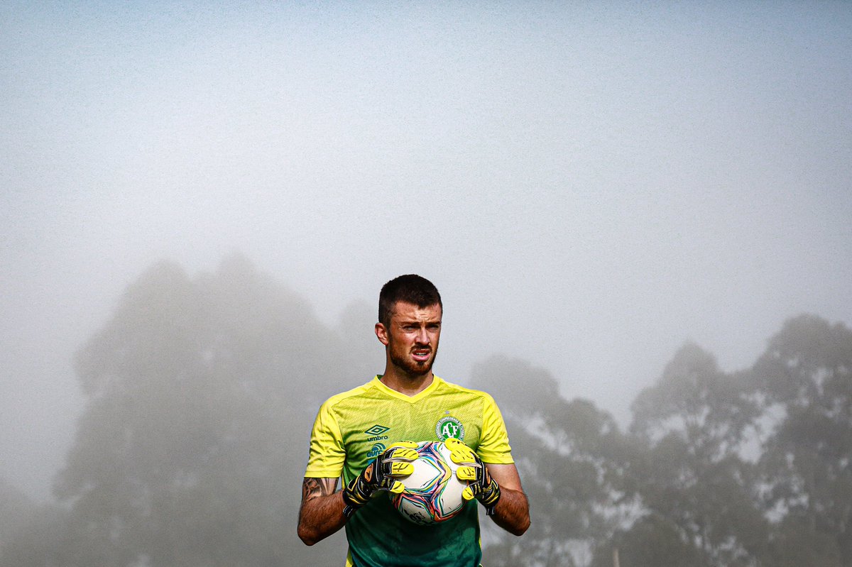 Sonhar, viver e todo dia agradecer! 🙏🏻🙌🏻 
.
.
#sempreemfrente #luvaspoker #velop4 #dedicação #trabalho 
.
.
📸 <a href="/foto_mcunha/">Marcio Cunha</a>