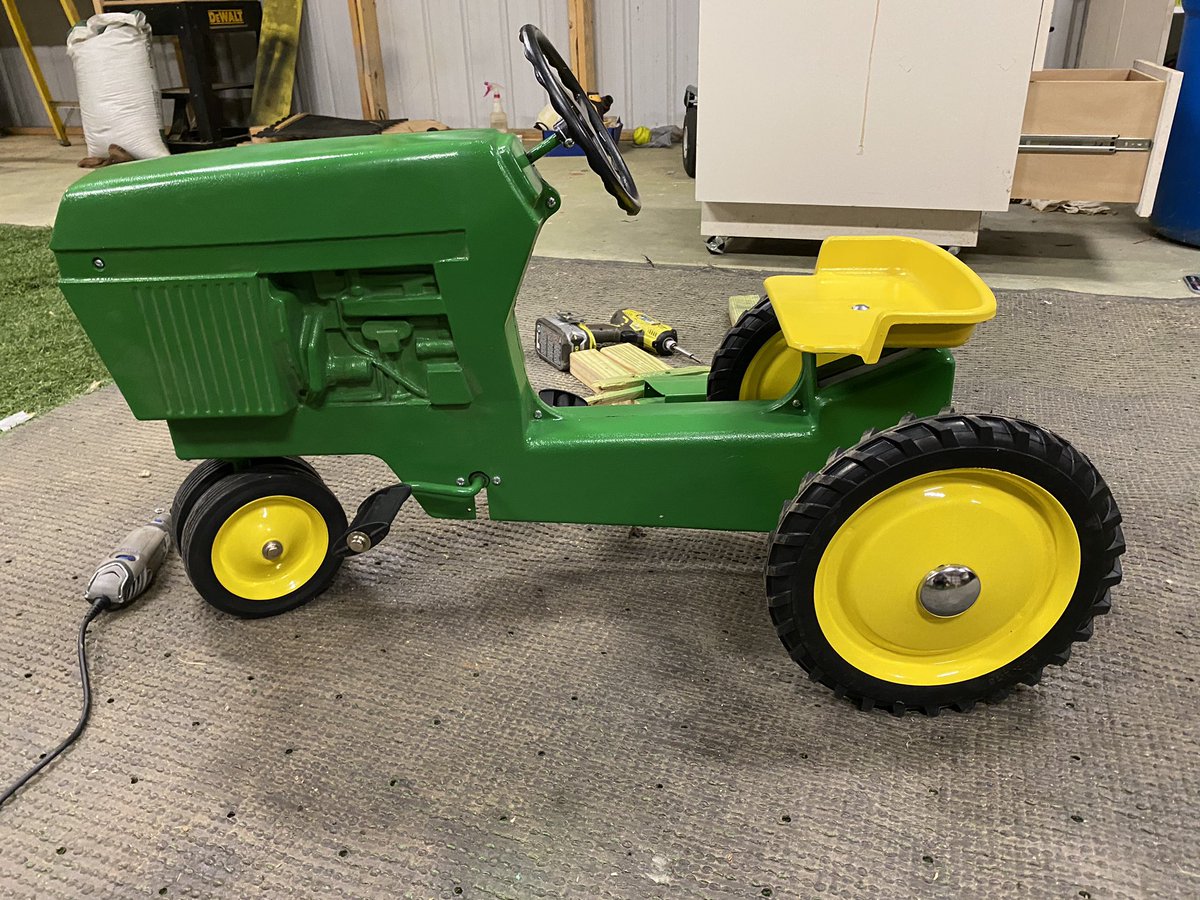 HorizonGM's tweet photo. Little project for me and Graham almost complete.  #pedaltractor, #nothingrunslikeadeere https://t.co/XEKiExjeuM