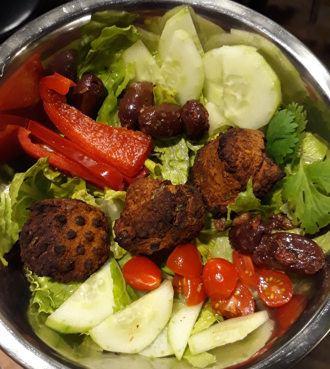 WitchesFor's tweet photo. Made Falafal salad from #TheHealthspanSolution cookbook.
We made a non-dairy yogurt cucumber dill sauce for dressing ^_^
Another homerun. This book rules.
.
#YangGangBookClub
#YangGangFoodies
#YangGangFitness
#wfpb https://t.co/56XX14Jgtt