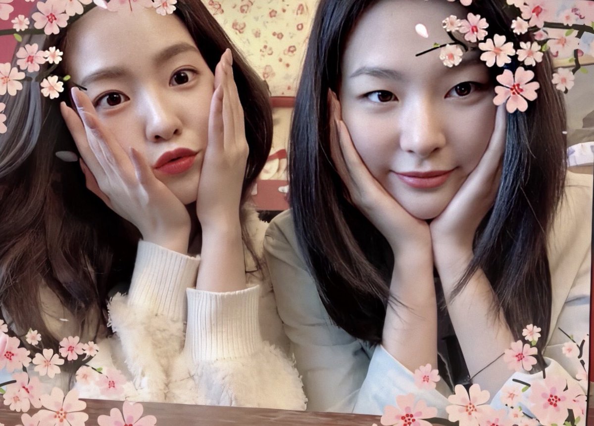 카페에서 찍은 셀카들 고화질 돌려왔어요 🥰