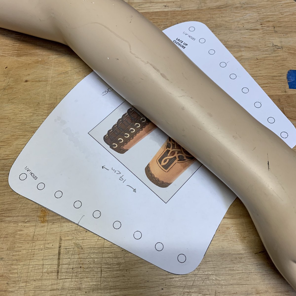 Brassroots_Lthr's tweet image. While I prep patterns for the new commission, I will attempt to slowly develop something small for myself. 
.
.
#leatherpattern #tandyleather #helpinghand #makersmark #brassrootsleather