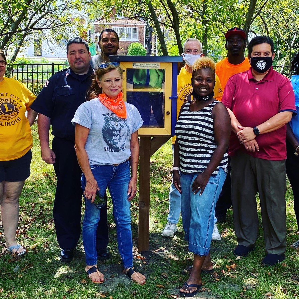 CalCityLions's tweet photo. Our Little Libraries have gone up!  The one pictured is from Friday, July 10th at Pulaski Park. This Saturday another one goes up at our ribbon cutting ceremony at Memorial Park. @MyCMPD https://t.co/ebGQ5Hwamu