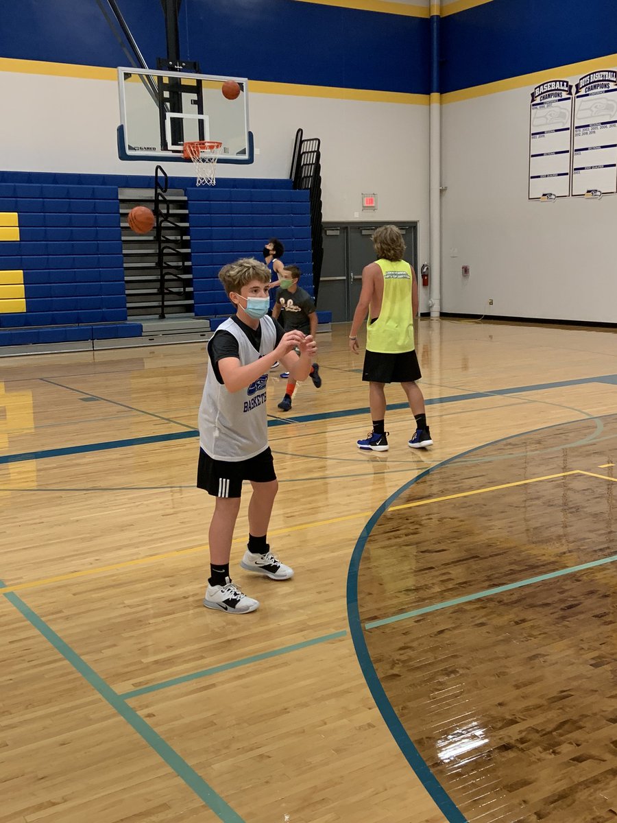 Skyhawk Basketball putting in the work and shooting from the curve. #RunAsOne <a href="/JHSSkyhawkBball/">Johnsburg Skyhawks Basketball</a>