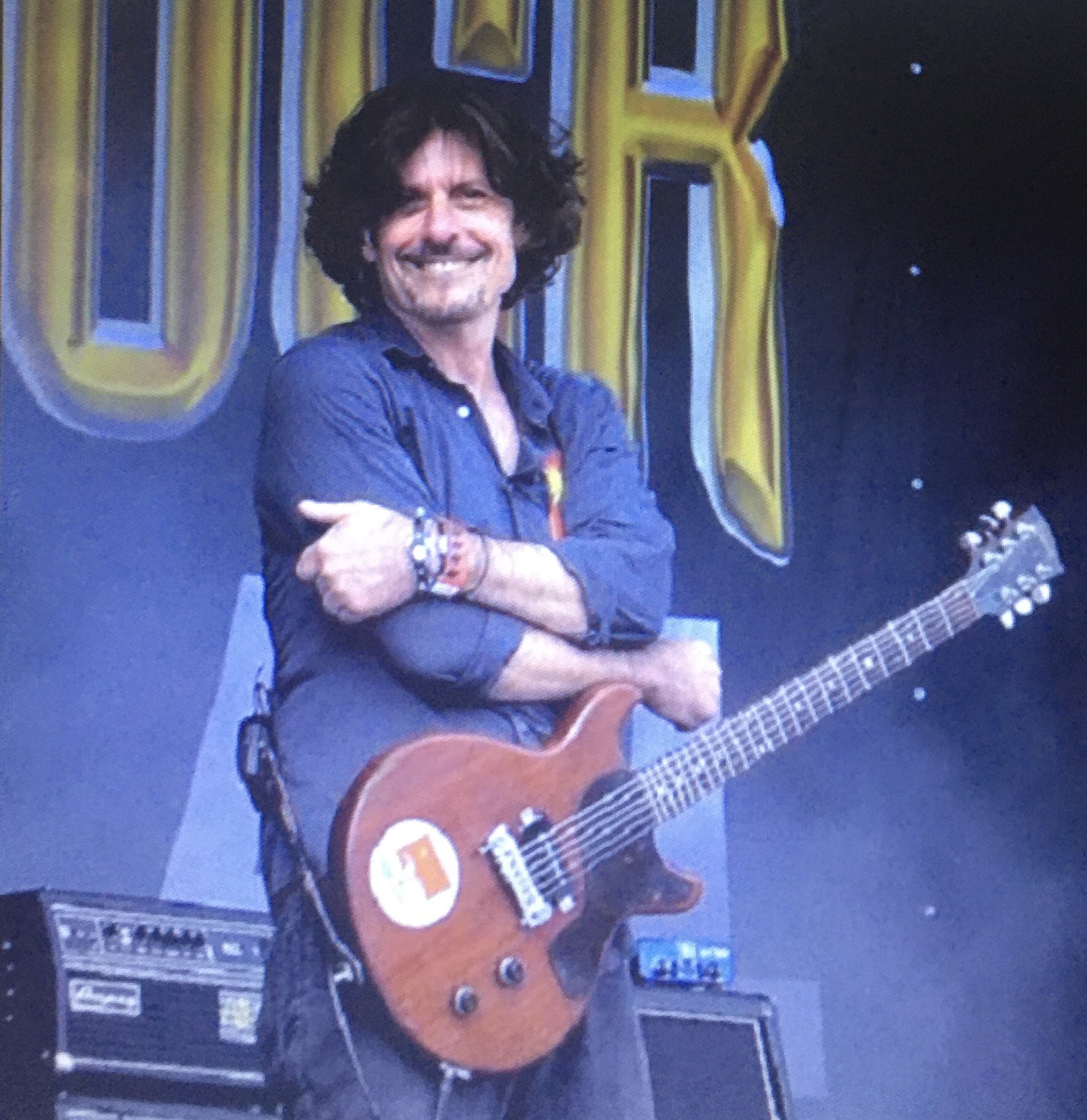 Eric Bazilian cumple 67 años hoy, el mismo día que cumples años tu!!! Happy Birthday!!!   