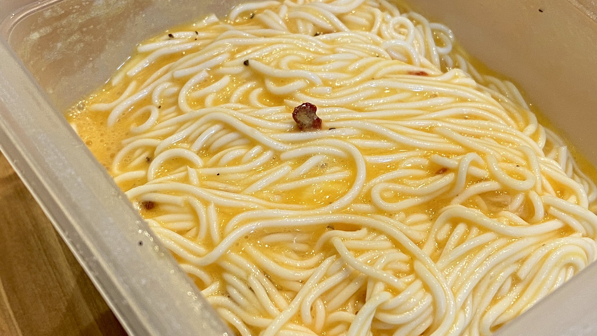 これぞう 40kg痩せたオートミール米化 セブンのカルボナーラうどんの素 とうふそうめん風で冷やしカルボそうめん作ったら恐ろしく旨い レンジ不要で簡単に作れます そうめんの水は捨てて 付属のタレは最後に少しかけてお好みで調整してみてね