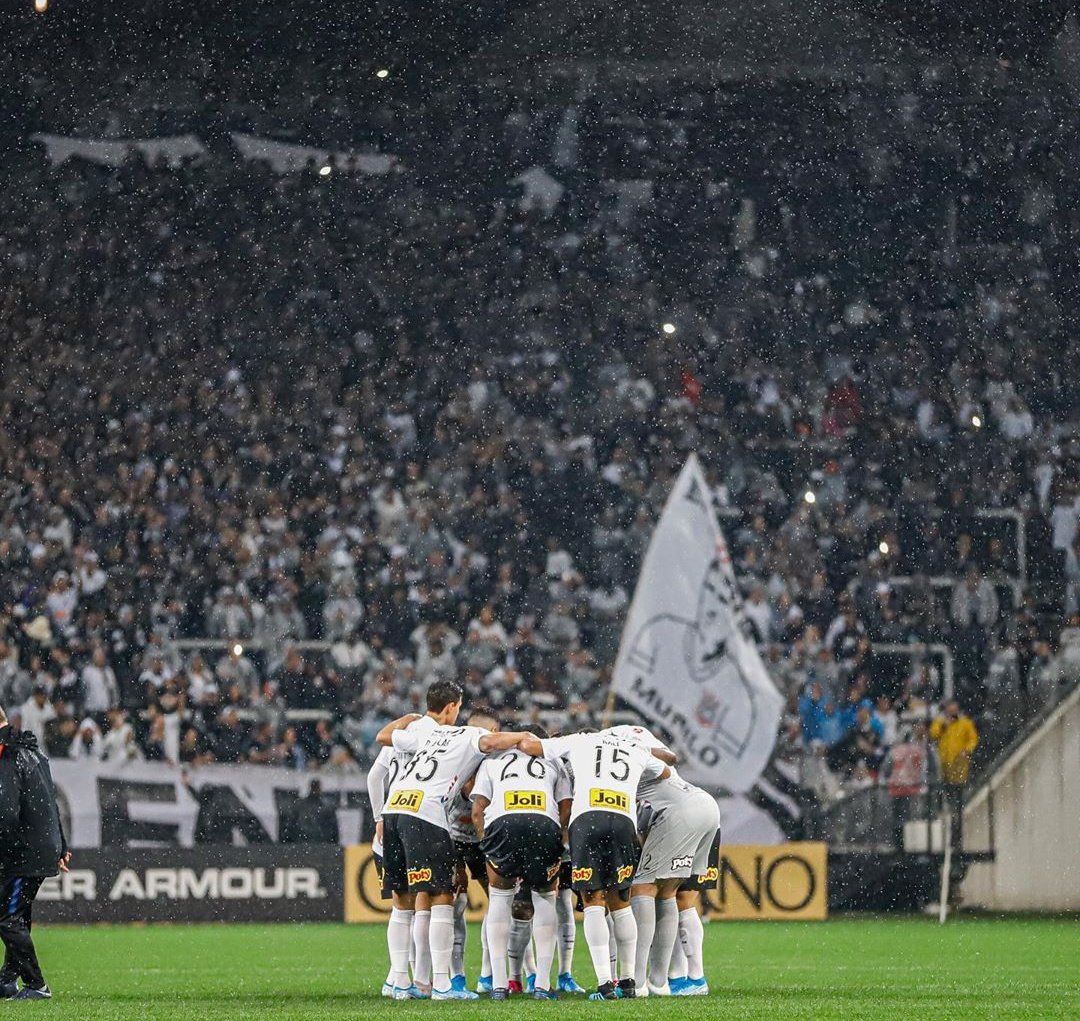 É SANGUE NO OLHO
É TAPA NA ORELHA
É O JOGO DA VIDA
E O CORINTHIANS NÃO É BRINCADEIRA!

HOJE TEM CORINTHIANS!!!