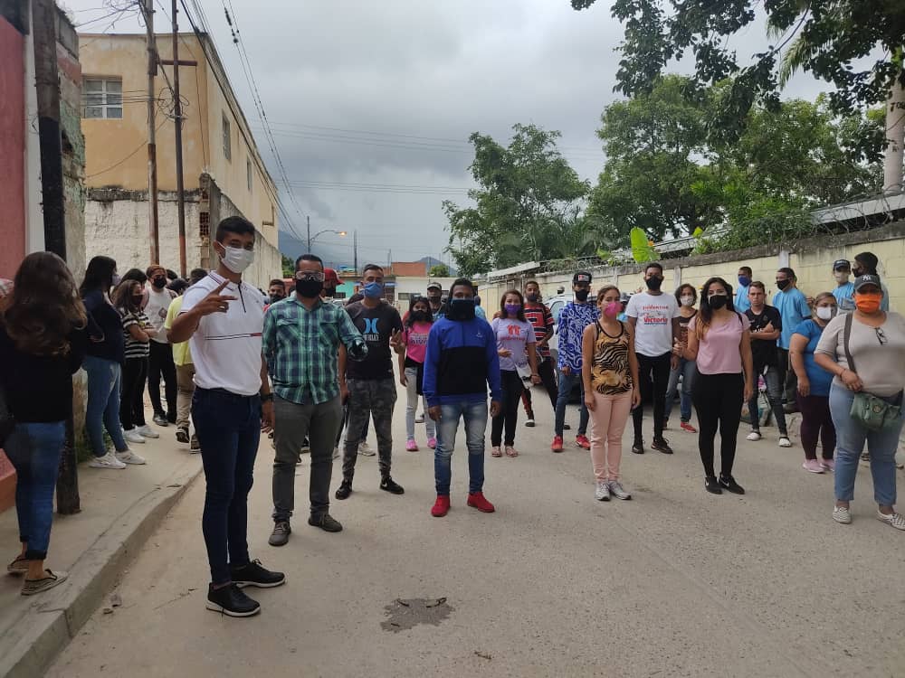 MSVCarabobo10's tweet photo. #MsvNaguanagua 🤗🇻🇪
Seguimos en la movilización de los nuevos votantes de la mano de nuestro alcalde Gustavo Gutiérrez, la #JPSUV, Movimientos Sociales, #UBCH, #CLAP, #EPM, garantizando máxima participación para la contienda electoral este 6 D.

#PrevencionYFortalecimiento https://t.co/Lt3EOKr0IX